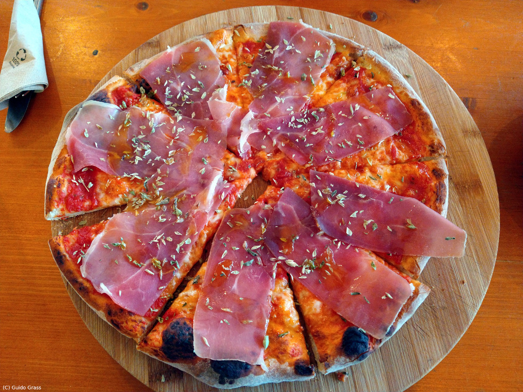 Pizza in the Pizzeria D'Aldeia