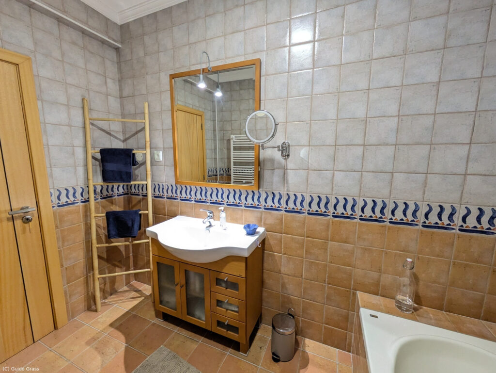 Bathroom (washbasin)