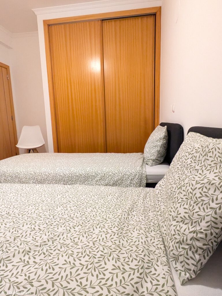 Office/bedroom (beds and fitted cupboard)
