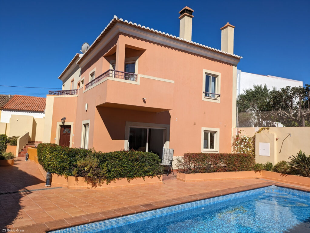 House view with swimming pool