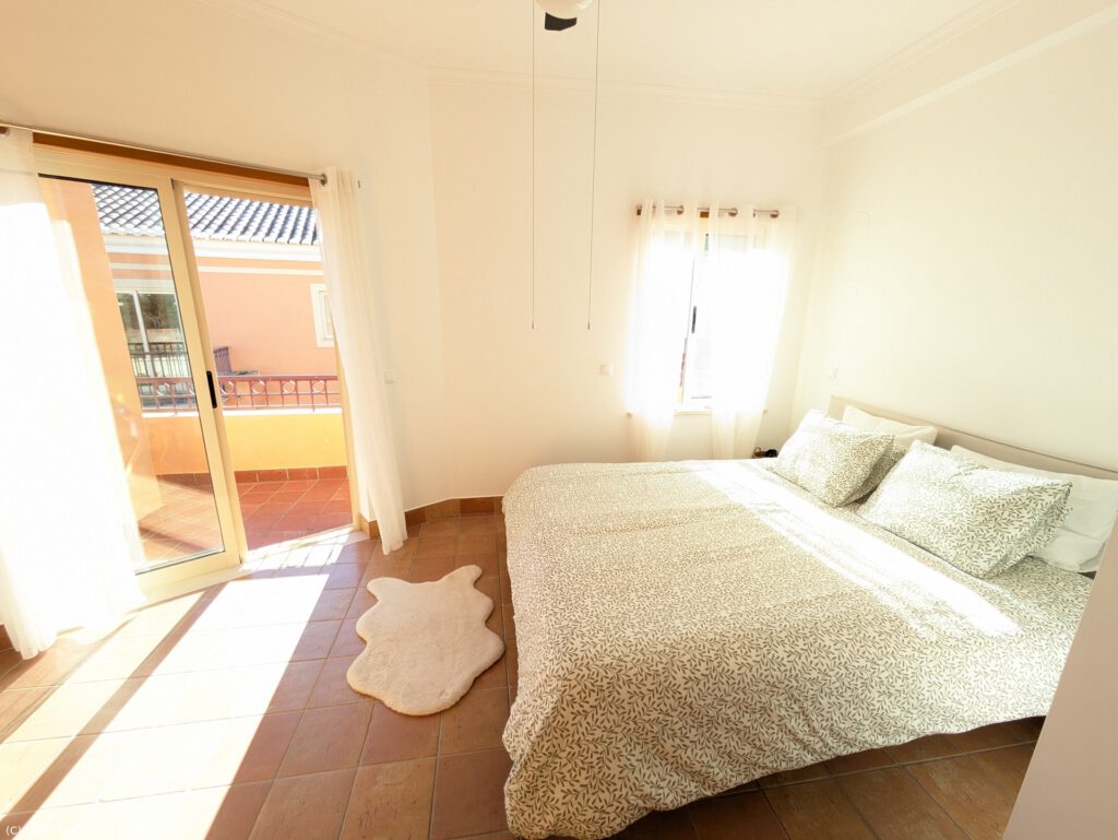 Bedroom with double bed